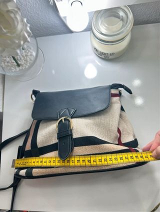 Bolso de hombro estilo Burberry