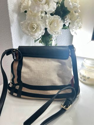 Bolso de hombro estilo Burberry