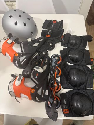 Patines en línea y protecciones.
