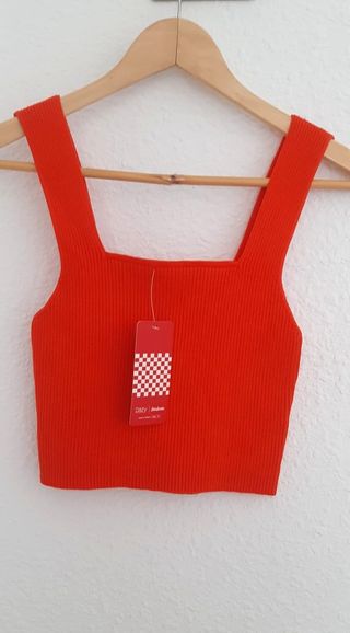 Top sin mangas. De canalé. Nuevo sin estrenar y co