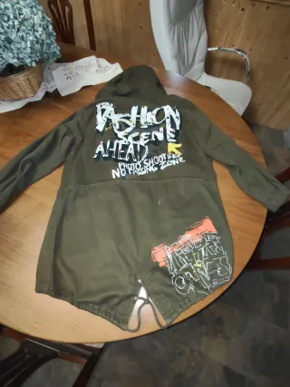 Parka Verde Larga con Tachuelas