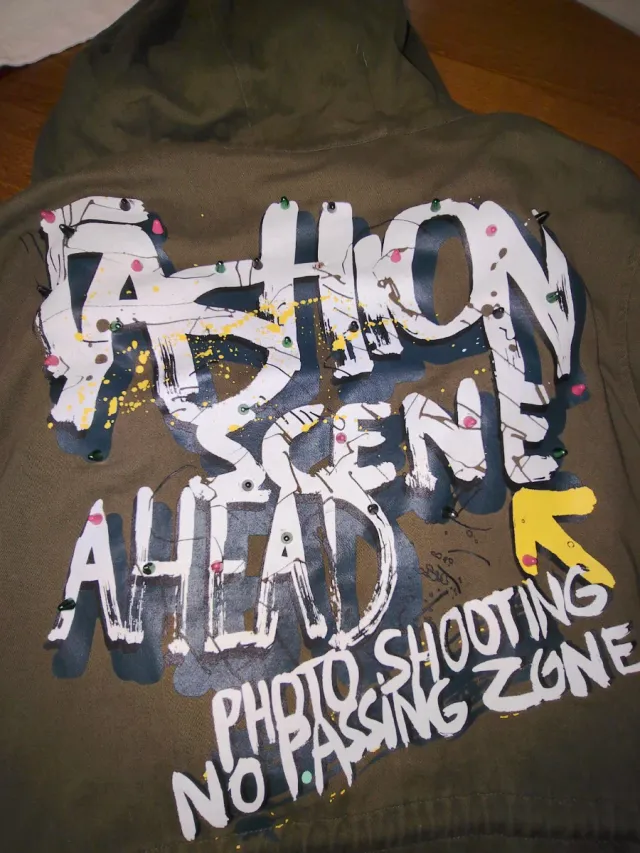 Parka Verde Larga con Tachuelas