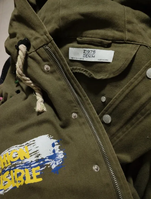 Parka Verde Larga con Tachuelas