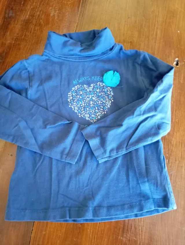 Camiseta cuello alto azul 3 años