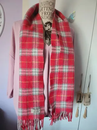 Bufanda Burberry tartán coral y gris