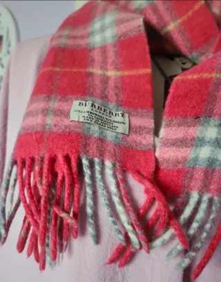 Bufanda Burberry tartán coral y gris