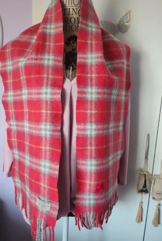 Bufanda Burberry tartán coral y gris