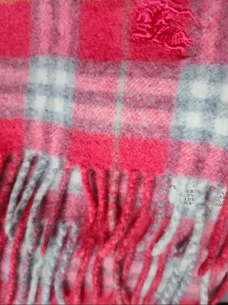 Bufanda Burberry tartán coral y gris