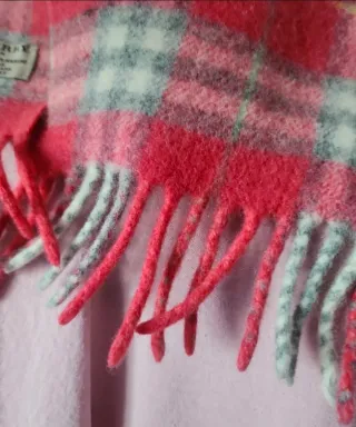 Bufanda Burberry tartán coral y gris