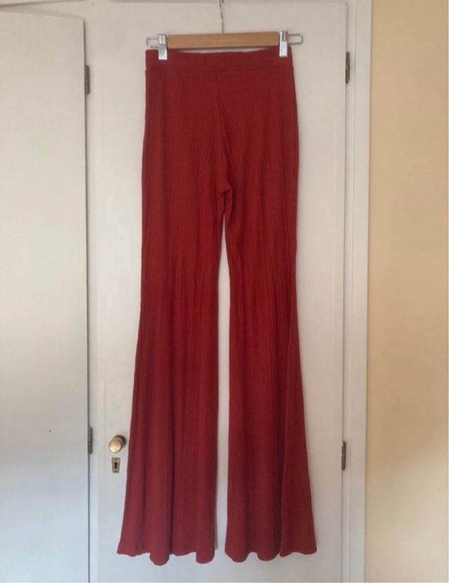 Pantalón campana rojo fluido