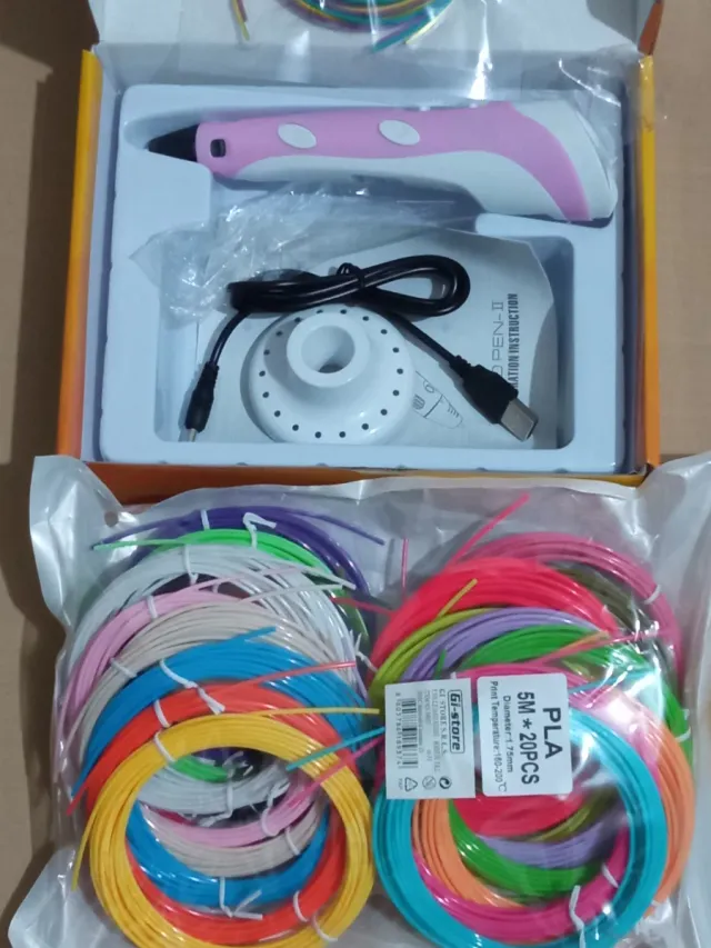 Penna 3D con fili PLA colorati