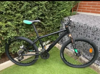 Bicicleta B'Twin 700 Negra