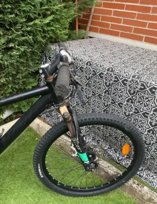 Bicicleta B'Twin 700 Negra