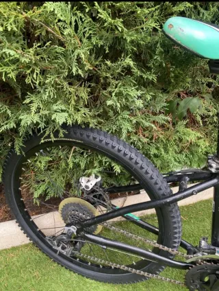 Bicicleta B'Twin 700 Negra