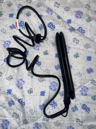 Plancha de pelo Rowenta negra sin usar