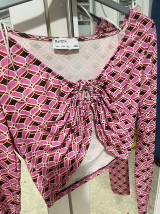 Top Bershka rosa y marrón estampado
