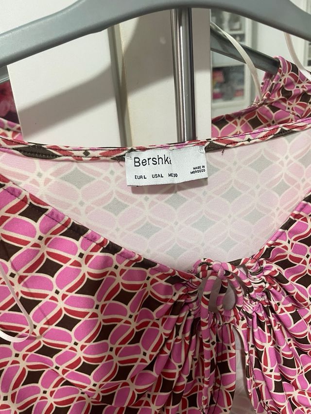 Top Bershka rosa y marrón estampado
