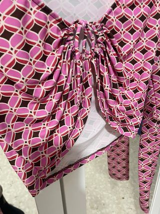 Top Bershka rosa y marrón estampado