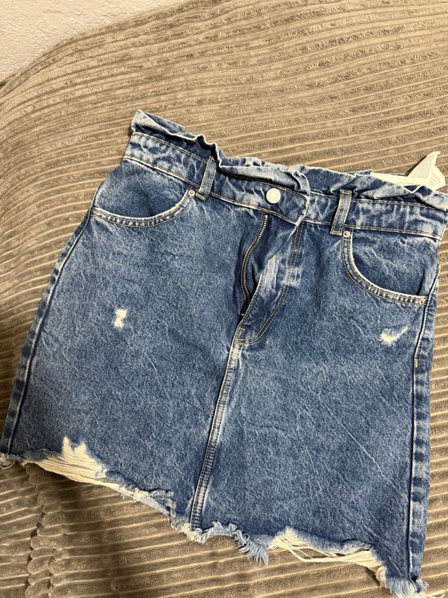 Falda vaquera desgastada
