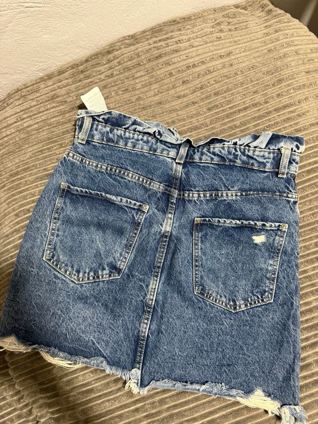 Falda vaquera desgastada