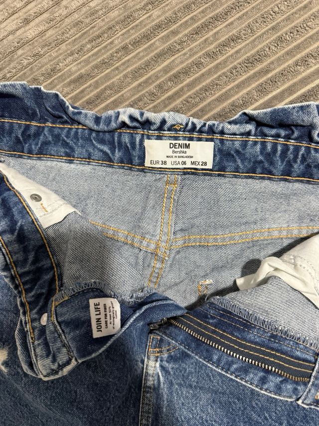 Falda vaquera desgastada