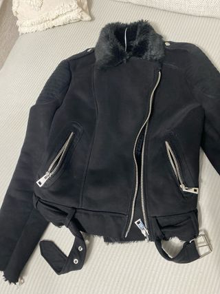 Chaqueta Zara Mujer Negra con Borrego