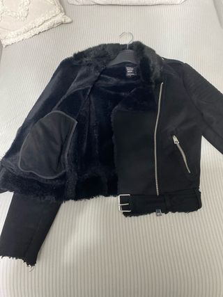 Chaqueta Zara Mujer Negra con Borrego