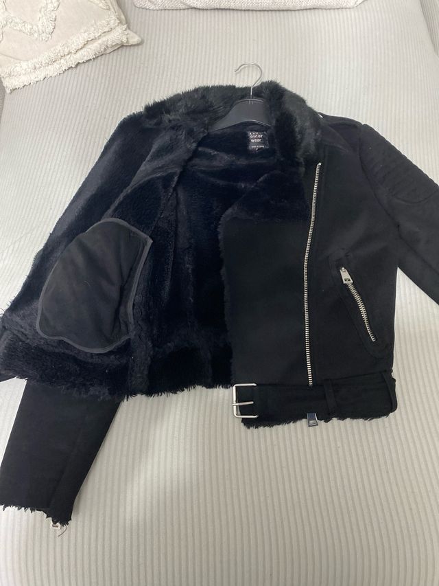Chaqueta Zara Mujer Negra con Borrego