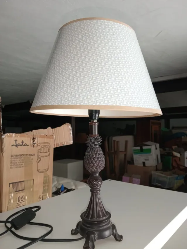 Lámpara de mesa piña