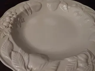 Piatto centrotavola in ceramica decorato