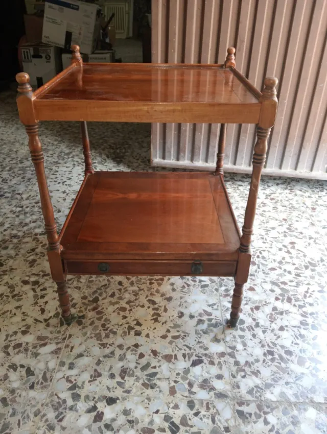 Mesita bar de madera