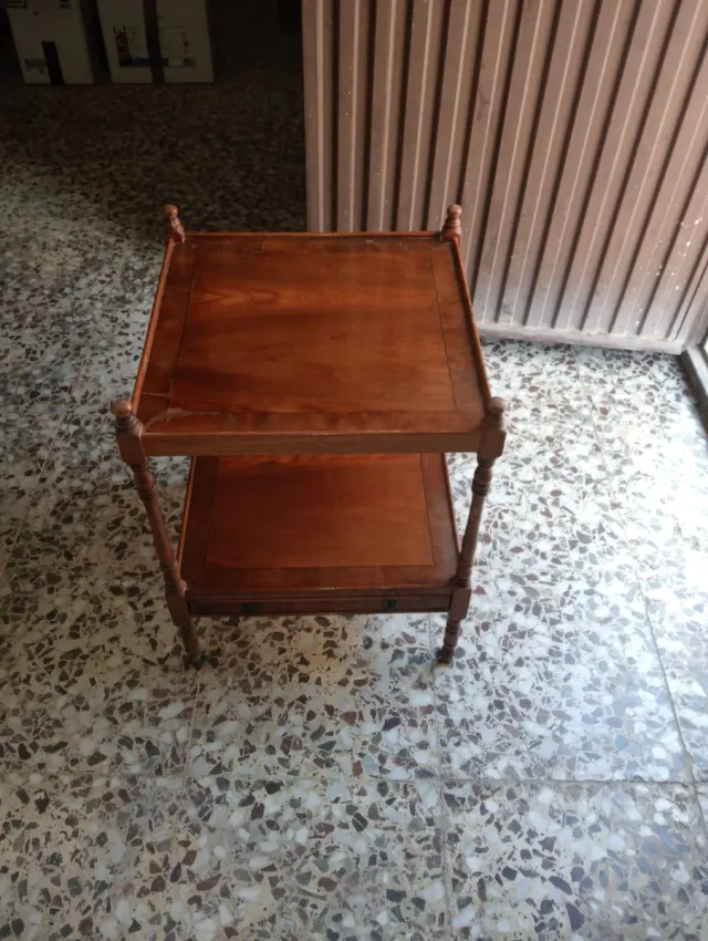 Mesita bar de madera