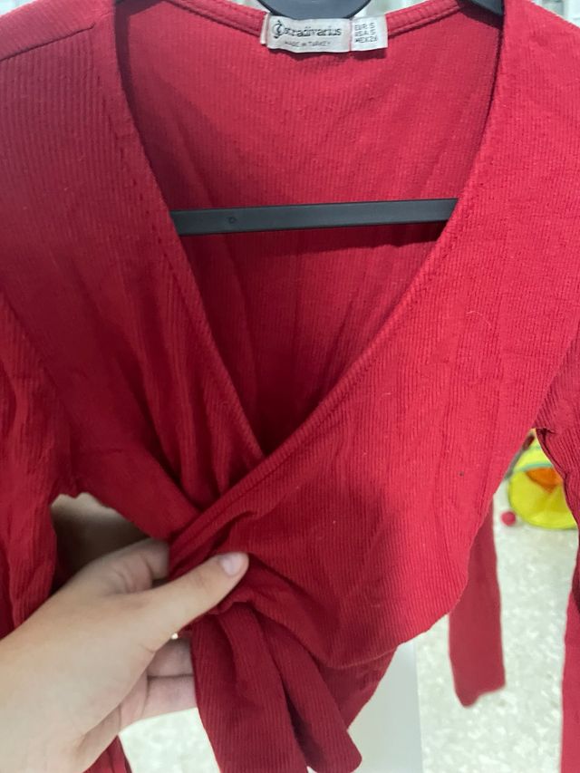 Top Stradivarius rojo cruzado Talla S