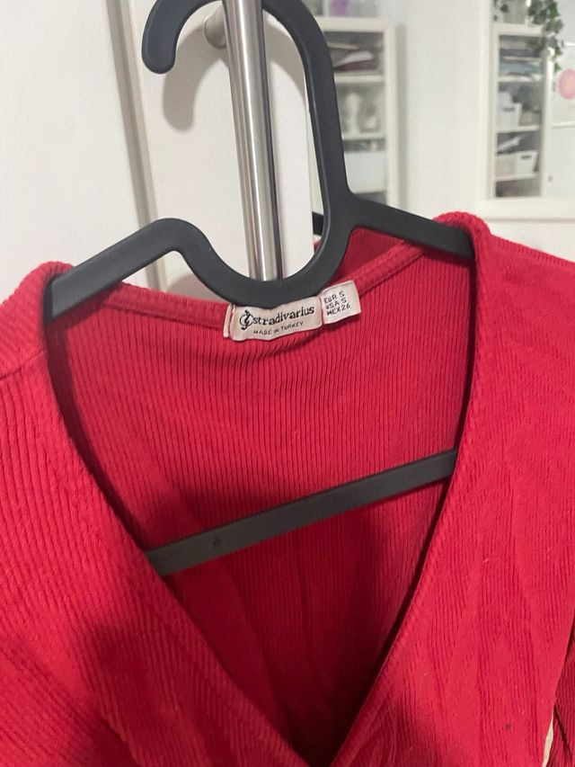 Top Stradivarius rojo cruzado Talla S