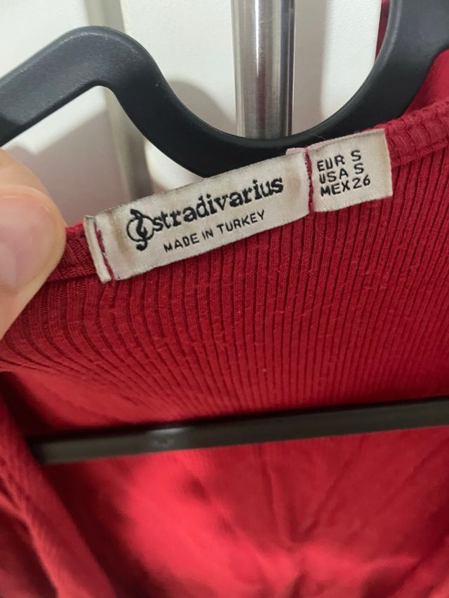 Top Stradivarius rojo cruzado Talla S