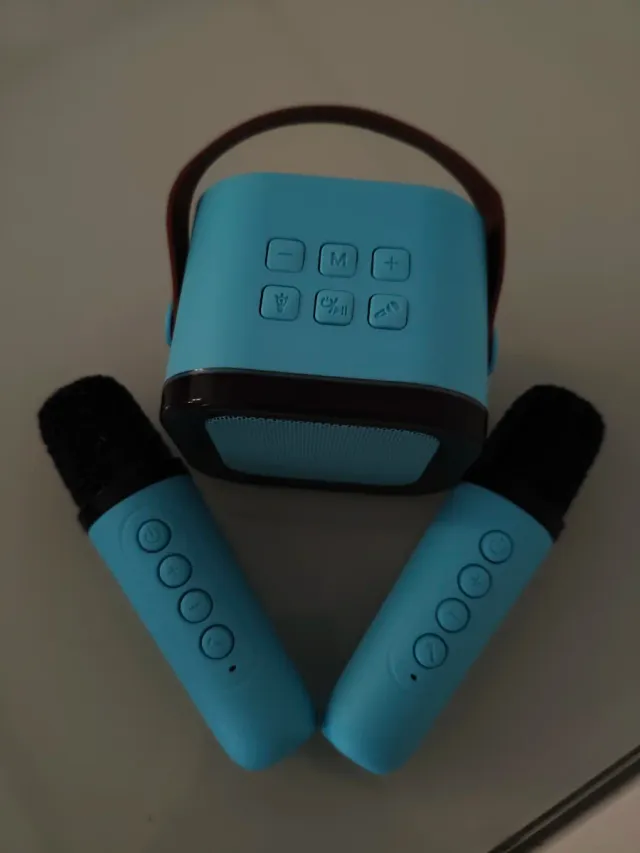 Altoparlante Karaoke + 2 Microfoni