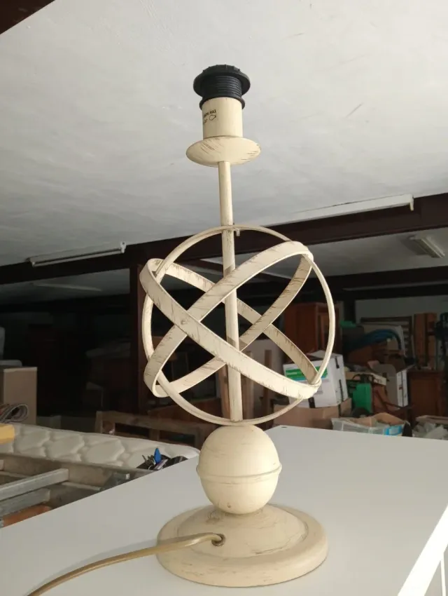 Lámpara de mesa diseño esférico