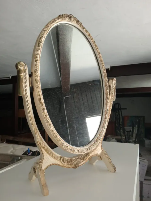 Espejo de tocador ovalado