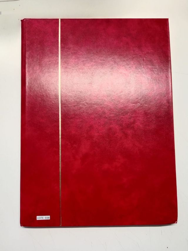 Clasificador 16 hojas blancas. Color Rojo.