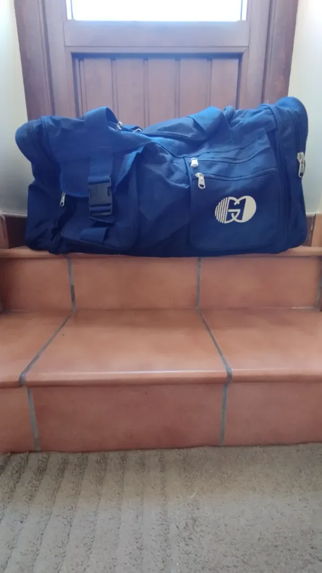 Bolso de viaje azul multibolsillos