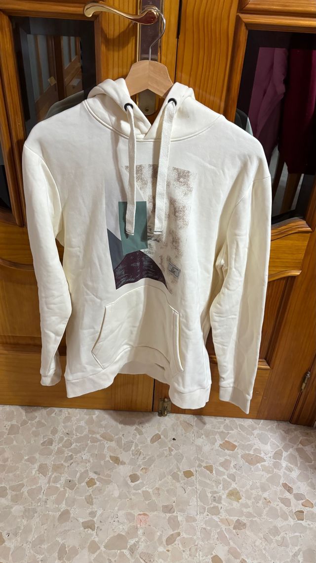 Sudadera beige con estampado geométrico