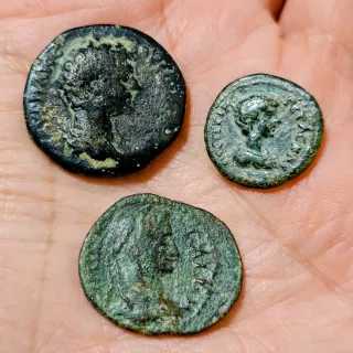 Lotto 2: 3 antiche monete romane