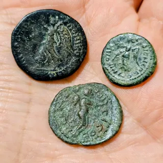 Lotto 2: 3 antiche monete romane