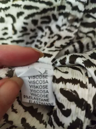 Camisa entallada "animal print"