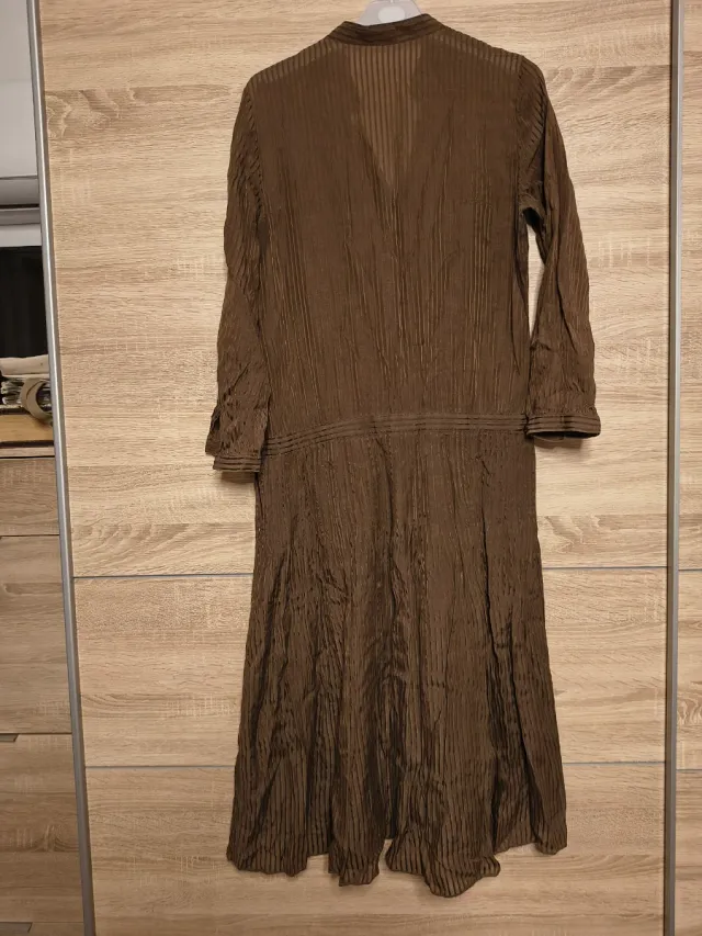 Vestido largo marrón con rayas