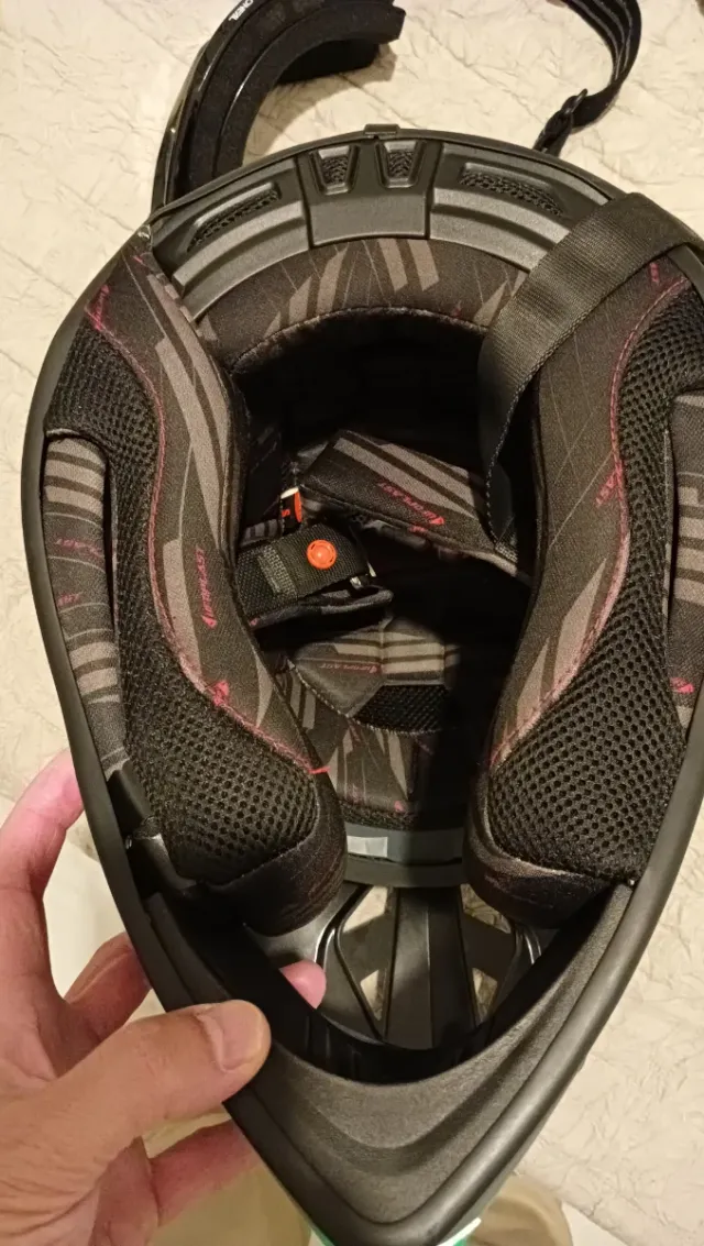 Casco Motocross UFO Negro y Verde.