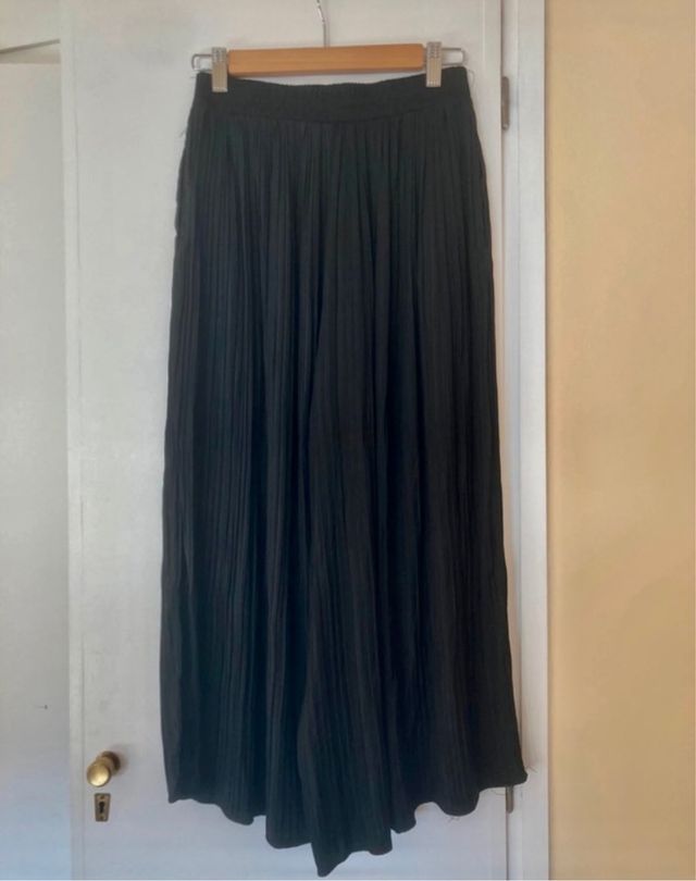 Falda Zara fluida plisada negra