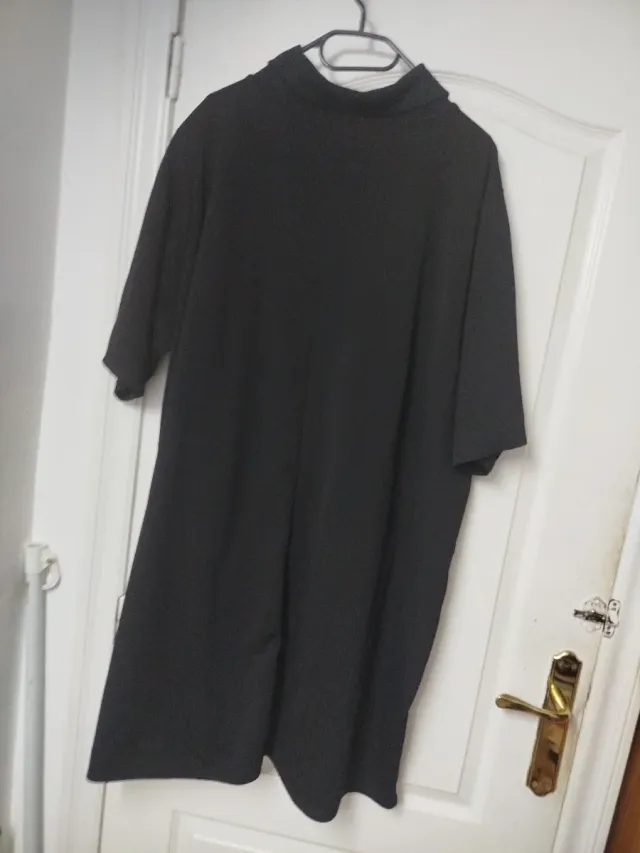 Vestido Negro con Estampado Floral