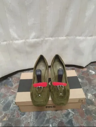 Zapatos tacón bajo Cristian Lay verde