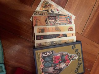 Astucci con libri per bambini